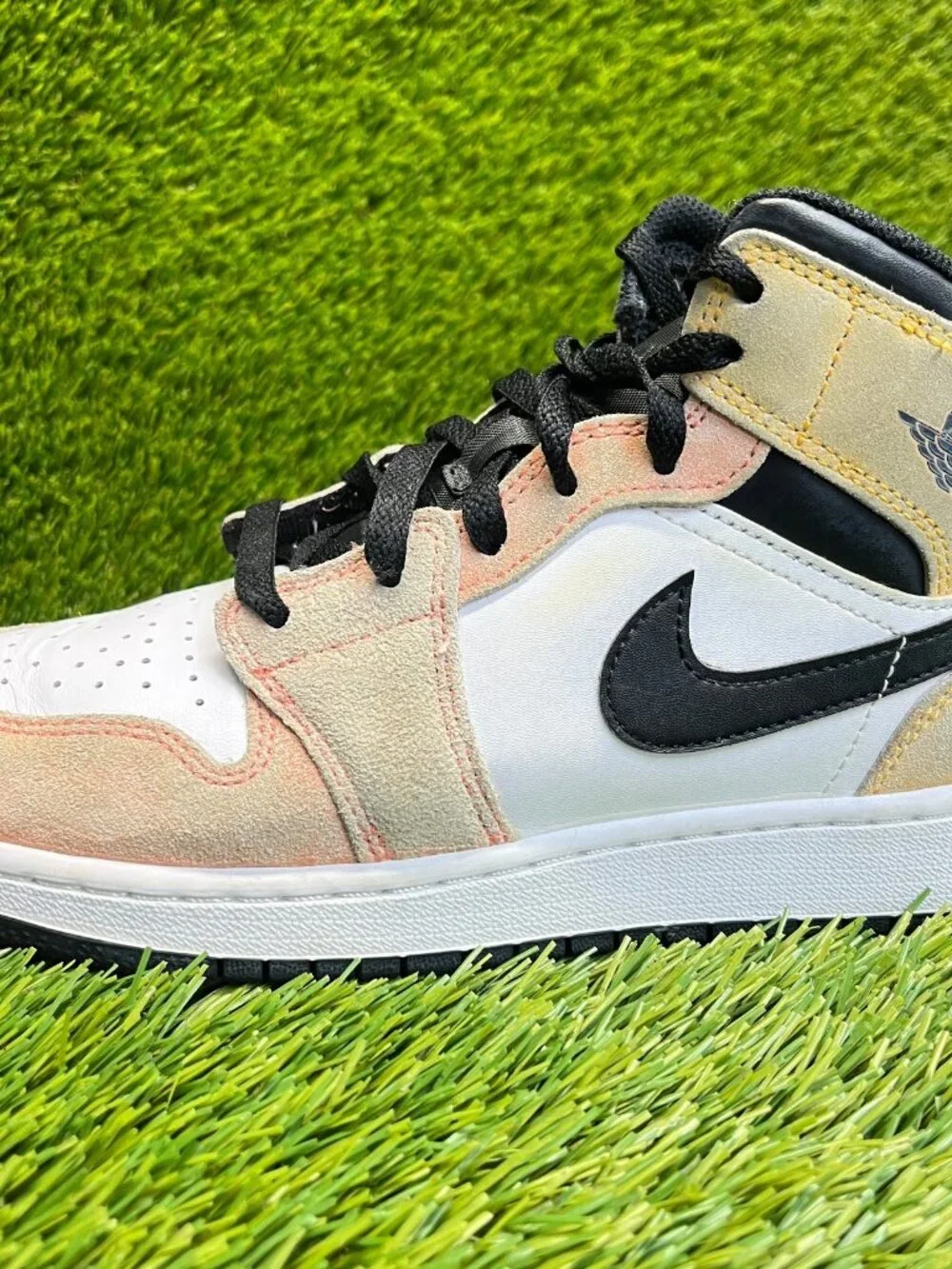 Nike Air Jordan 1 Mid SE Girls Size 6.5Y Pink White Basketball Shoes Sneakers